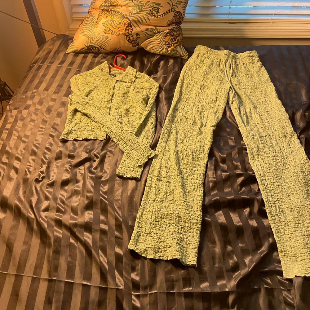 Brand: Fashion Nova size: medium color:green